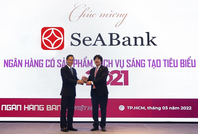 Đại diện SeABank tại lễ trao giải Ngân hàng Việt Nam tiêu biểu.