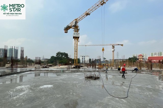 Metro Star đã hoàn thành tiến độ đóng nắp hầm, bắt đầu triển khai thi công cột tầng 1 và dầm sàn tầng 2.