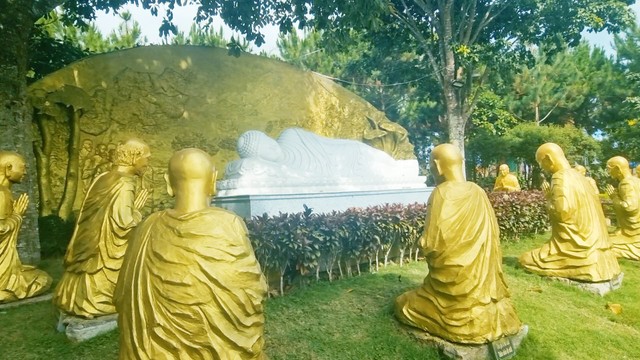 Thiên Cấm Sơn non thiêng du lịch tâm linh. Thiên Cấm Sơn non thiêng du lịch tâm linh.