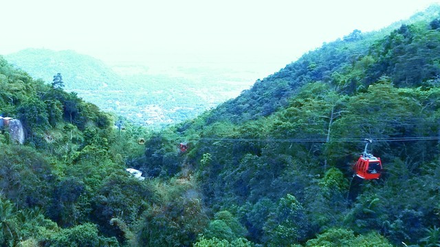 Cáp treo xuyên hẻm núi. Cáp treo xuyên hẻm núi.