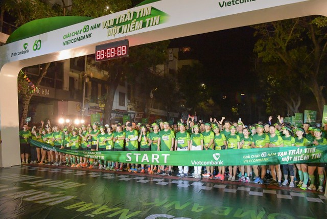 Ban lãnh đạo Vietcombank tham gia giải chạy Vạn trái tim - Một niềm tin. Ban lãnh đạo Vietcombank tham gia giải chạy Vạn trái tim - Một niềm tin.