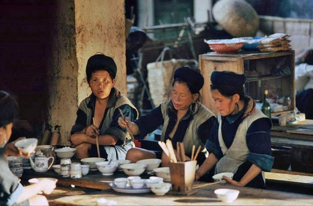 Ngoài thế mạnh về cảnh quan thiên nhiên và văn hóa đặc sắc, thì khái niệm “sản phẩm du lịch” của Việt Nam còn khá xa vời trước năm 2000. Ảnh tư liệu Sa Pa những năm 90: Hans-Peter Grumpe.