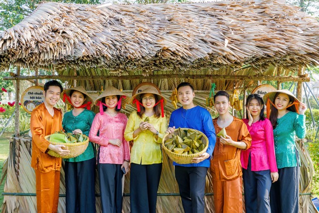 Gian hàng ẩm thực tại lễ hội “Thưởng thức phong vị miền Tây” tại Five Star Eco City.