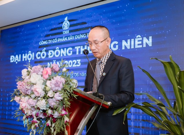 Ông Lê Minh Tân, chủ tịch HĐQT, báo cáo tại đại hội. Ông Lê Minh Tân, chủ tịch HĐQT, báo cáo tại đại hội.