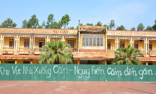 Hiện trạng khu nhà lớp học trường tiểu học An Thượng hiện tại đã xuống cấp.