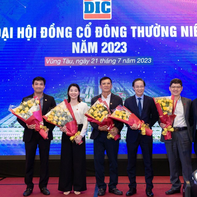 Ra mắt HĐQT DIC Group nhiệm kỳ IV (2023 – 2027). Ra mắt HĐQT DIC Group nhiệm kỳ IV (2023 – 2027).