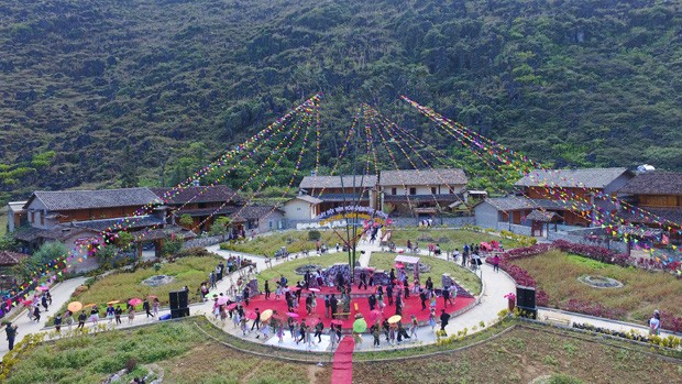 Tính đến hết tháng 6/2023, đã có 45/63 tỉnh, TP trực thuộc Trung ương đã ban hành Đề án hoặc Kế hoạch triển khai phát triển du lịch nông thôn trong xây dựng NTM. Tính đến hết tháng 6/2023, đã có 45/63 tỉnh, TP trực thuộc Trung ương đã ban hành Đề án hoặc Kế hoạch triển khai phát triển du lịch nông thôn trong xây dựng NTM.