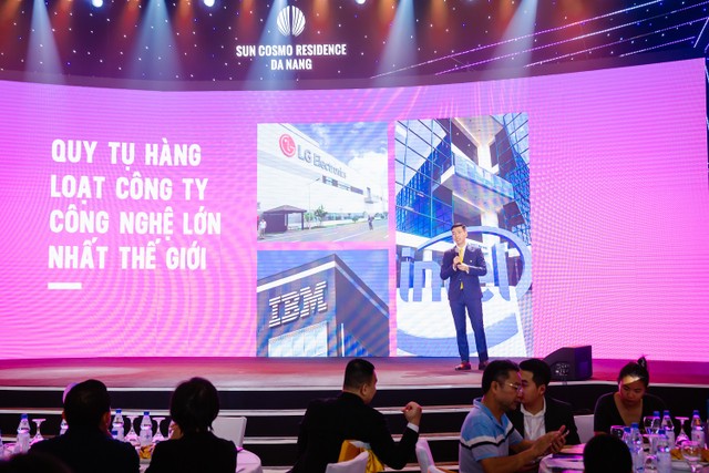 Đại diện chủ đầu tư chia sẻ về tầm nhìn phát triển đô thị tại Đà Nẵng - TP đáng đến – đáng sống – đáng đầu tư hàng đầu Việt Nam. Ảnh: Hoàng Quân.