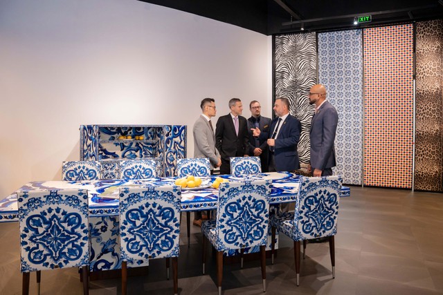 Khách hàng sẽ được trải nghiệm độc quyền nội thất hàng hiệu Dolce&Gabbana Casa, Elie Saab Maison,… và hàng loạt nội thất Châu Âu khác tại The Global City – Trung tâm mới của TP HCM. Khách hàng sẽ được trải nghiệm độc quyền nội thất hàng hiệu Dolce&Gabbana Casa, Elie Saab Maison,… và hàng loạt nội thất Châu Âu khác tại The Global City – Trung tâm mới của TP HCM.