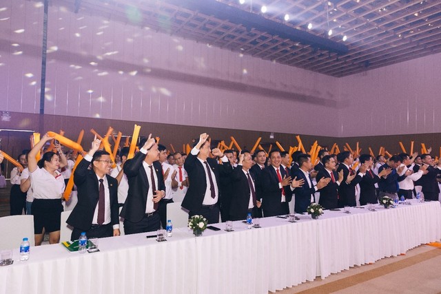 Ban lãnh đạo và nhân viên Hệ thống 5F bày tỏ quyết tâm phân phối thành công dự án Estella City trong nửa cuối năm 2023.