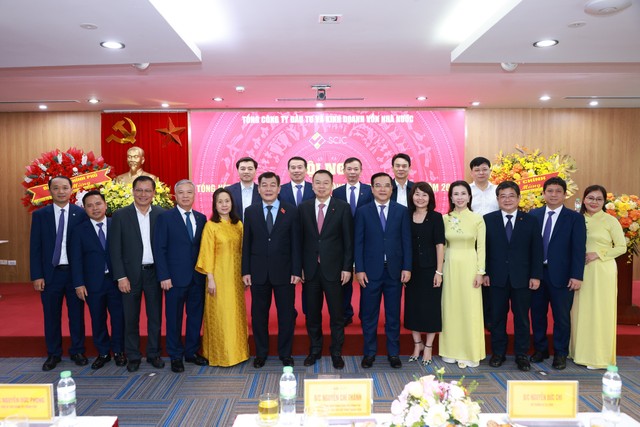 Các đại biểu chụp ảnh lưu niệm tại Hội nghị.