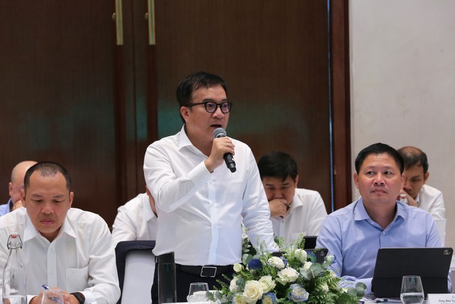 Tổng giám đốc BSR Nguyễn Việt Thắng phát biểu tại hội thảo, nhấn mạnh đầu tư là nền tảng cho sự phát triển dài hạn của Tổng công ty. Tổng giám đốc BSR Nguyễn Việt Thắng phát biểu tại hội thảo, nhấn mạnh đầu tư là nền tảng cho sự phát triển dài hạn của Tổng công ty.