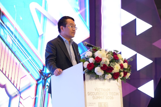 Ông Trịnh Sơn Hồng, Quyền Chủ tịch Hội đồng quản trị Sở Giao dịch Chứng khoán TP.HCM (HOSE). Ông Trịnh Sơn Hồng, Quyền Chủ tịch Hội đồng quản trị Sở Giao dịch Chứng khoán TP.HCM (HOSE).