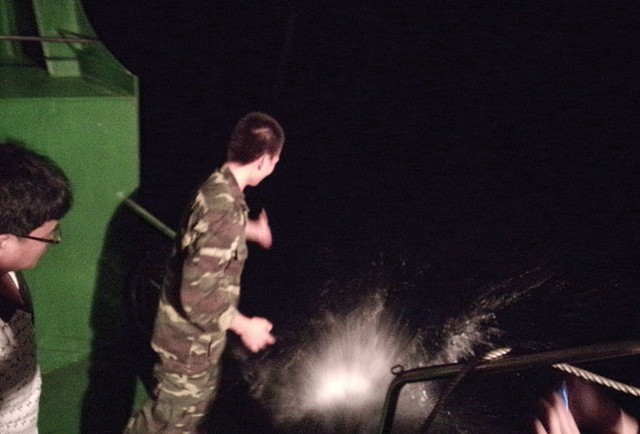 Biển Đông, những ngày tháng Năm - Kỳ 4: Câu cá đêm ở Trường Sa ảnh 6 Biển Đông, những ngày tháng Năm - Kỳ 4: Câu cá đêm ở Trường Sa ảnh 6