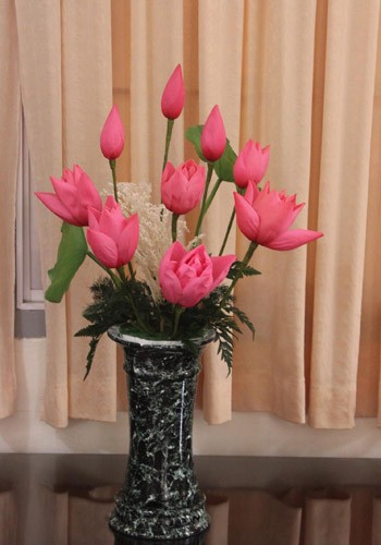  Những bông sen ướp tươi có thể để được một năm mà không mất màu hoặc đen