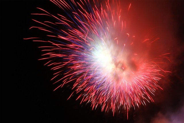  Bầu trời Huế rực sáng pháo hoa đêm khai mạc Festival ảnh 3