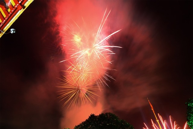  Bầu trời Huế rực sáng pháo hoa đêm khai mạc Festival ảnh 4