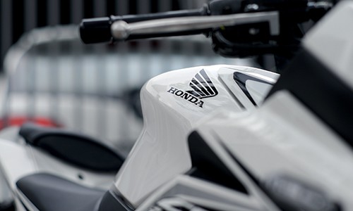 chi-tiet-honda-cbr150r-2016-dau-tien-o-ha-noi-2