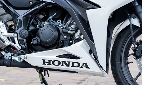 chi-tiet-honda-cbr150r-2016-dau-tien-o-ha-noi-6