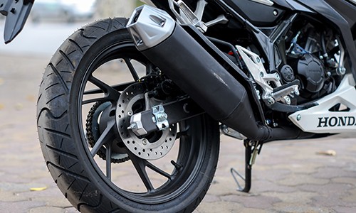 chi-tiet-honda-cbr150r-2016-dau-tien-o-ha-noi-9