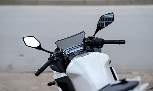 chi-tiet-honda-cbr150r-2016-dau-tien-o-ha-noi