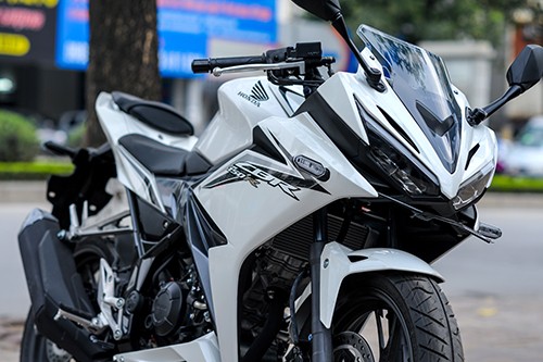 chi-tiet-honda-cbr150r-2016-dau-tien-o-ha-noi-5