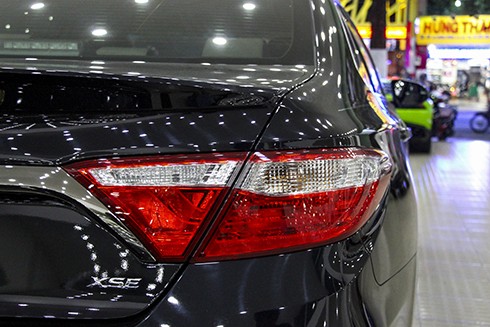 Toyota Camry 'lướt' nhập khẩu giá 1,9 tỷ đồng ảnh 7 toyota-camry-nhap-khu-luot-gia-1-7-ty-dong-6
