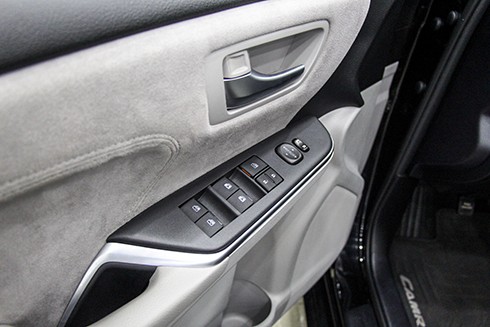Toyota Camry 'lướt' nhập khẩu giá 1,9 tỷ đồng ảnh 16 toyota-camry-nhap-khu-luot-gia-1-7-ty-dong-6