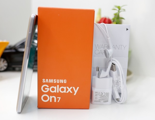 Galaxy On7 - phablet 4G giá tốt