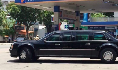 xe-tong-thong-my-tiep-nhien-lieu-o-trung-tam-sai-gon-1