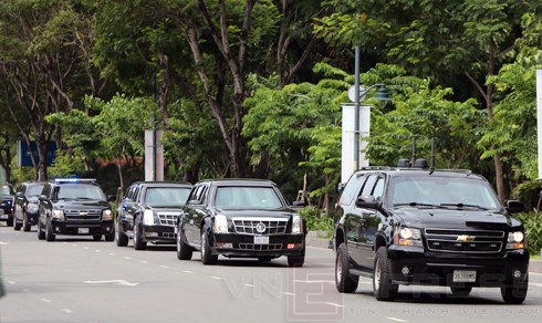 xe-tong-thong-my-tiep-nhien-lieu-o-trung-tam-sai-gon-4