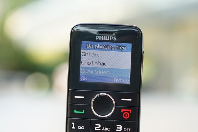 Điện thoại 2 sim, pin chờ 4 tháng của Philips