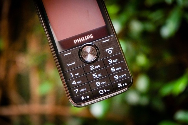 Điện thoại 2 sim, pin chờ 4 tháng của Philips