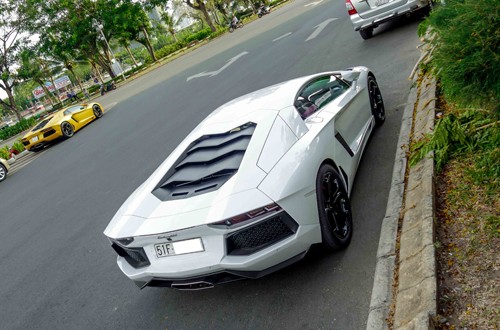 sieu-xe-lamborghini-thu-choi-cua-dai-gia-sai-gon-page-2-3