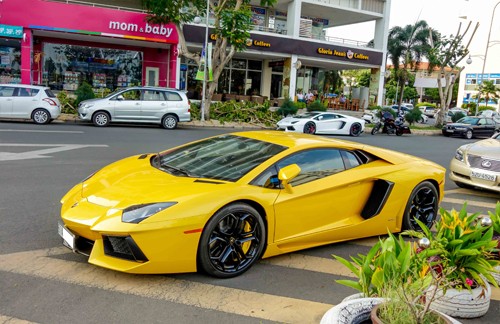 sieu-xe-lamborghini-thu-choi-cua-dai-gia-sai-gon-page-3-3