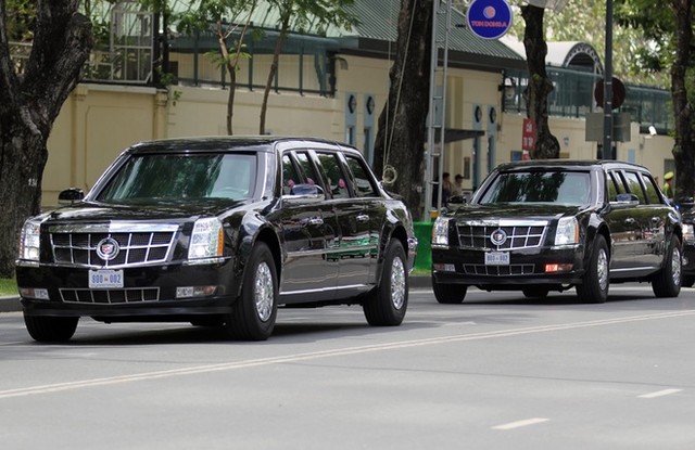 Limousine The Beast ra Tân Sơn Nhất đón Tổng thống Obama ảnh 1