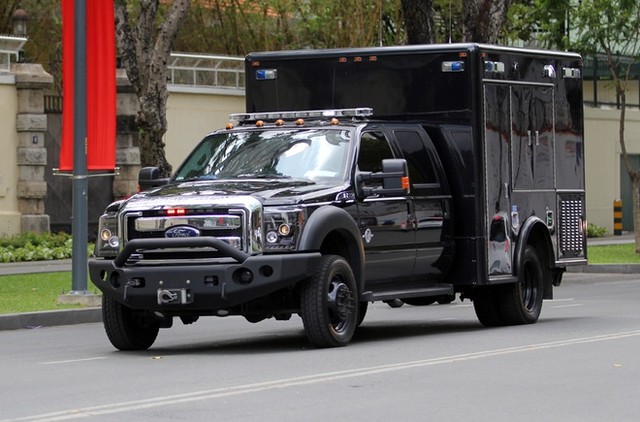 Limousine The Beast ra Tân Sơn Nhất đón Tổng thống Obama ảnh 3