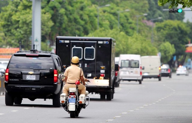 Limousine The Beast ra Tân Sơn Nhất đón Tổng thống Obama ảnh 6