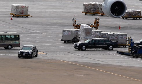 Bộ đôi The Beast rời Việt Nam bằng máy bay ảnh 1 bo-doi-the-beast-roi-viet-nam-bang-may-bay-page-2