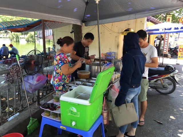 Nhờ vậy, nhiều hàng bán tào phớ thu về tiền triệu mỗi ngày.