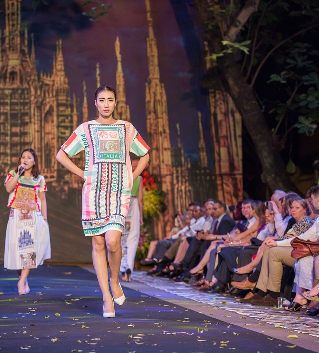 Cuốn hút màn trình diễn thời gian Ý trên đường phố Hà Nội ảnh 7 Cuốn hút màn trình diễn thời gian Ý trên đường phố Hà Nội ảnh 7