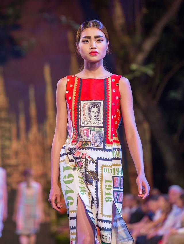 Cuốn hút màn trình diễn thời gian Ý trên đường phố Hà Nội ảnh 8 Cuốn hút màn trình diễn thời gian Ý trên đường phố Hà Nội ảnh 8