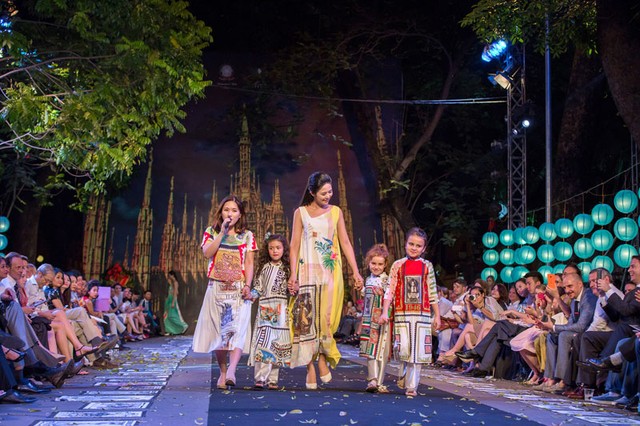 Cuốn hút màn trình diễn thời gian Ý trên đường phố Hà Nội ảnh 10 Cuốn hút màn trình diễn thời gian Ý trên đường phố Hà Nội ảnh 10