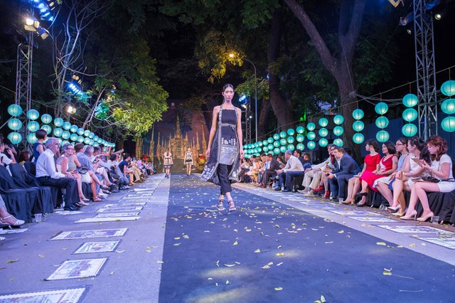 Cuốn hút màn trình diễn thời gian Ý trên đường phố Hà Nội ảnh 13 Cuốn hút màn trình diễn thời gian Ý trên đường phố Hà Nội ảnh 13