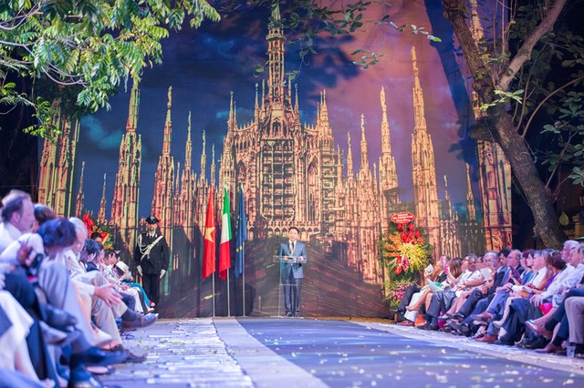 Cuốn hút màn trình diễn thời gian Ý trên đường phố Hà Nội ảnh 1 Cuốn hút màn trình diễn thời gian Ý trên đường phố Hà Nội ảnh 1