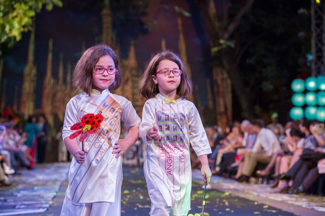 Cuốn hút màn trình diễn thời gian Ý trên đường phố Hà Nội ảnh 22 Cuốn hút màn trình diễn thời gian Ý trên đường phố Hà Nội ảnh 22