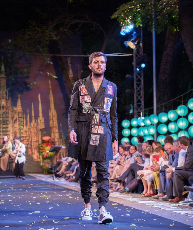 Cuốn hút màn trình diễn thời gian Ý trên đường phố Hà Nội ảnh 2 Cuốn hút màn trình diễn thời gian Ý trên đường phố Hà Nội ảnh 2