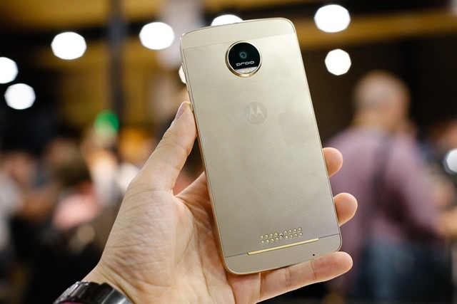 Moto Z - smartphone siêu mỏng biến hoá được phần cứng