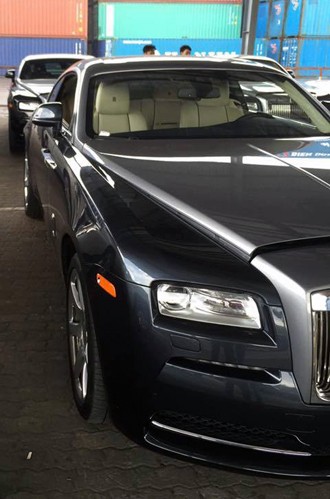 Siêu xe 'chạy thuế' chưa từng có tại Việt Nam ảnh 5 sieu-xe-chay-thue-lien-tuc-khui-container-o-cang-sai-gon-4