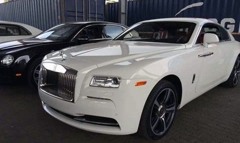 Siêu xe 'chạy thuế' chưa từng có tại Việt Nam ảnh 2 sieu-xe-chay-thue-lien-tuc-khui-container-o-cang-sai-gon-1